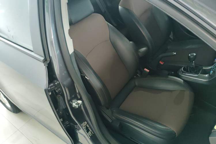 Used Chevrolet Cruze 2013 Hatchback 1.6L Manual Luxury Model Right Front Seat