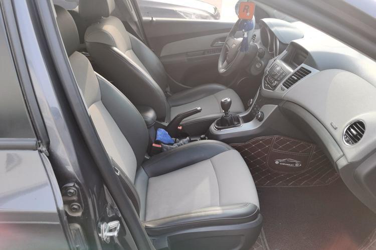 Used Chevrolet Cruze 2013 1.6L SE MT Right Front Seat