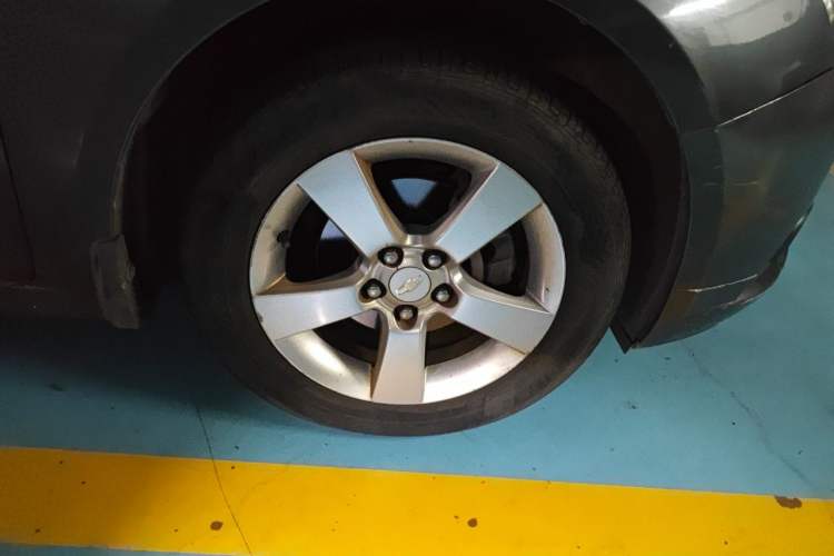 Used Chevrolet Cruze 2013 1.8L SE AT Right Front Wheel Hub