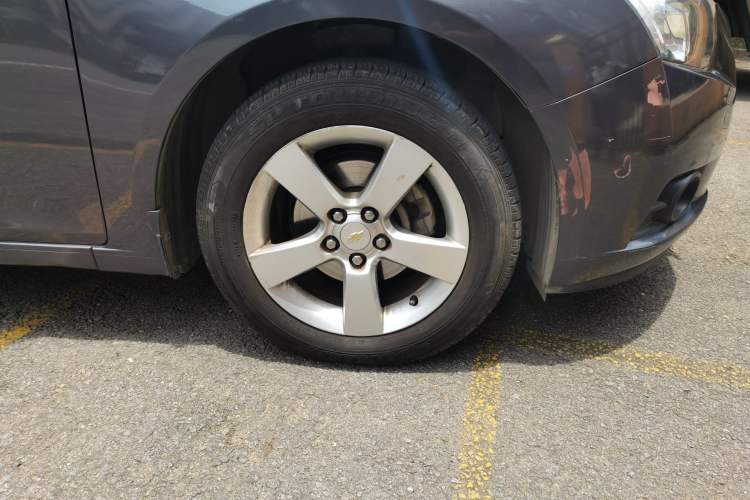 Used Chevrolet Cruze 2013 Hatchback 1.6L Automatic Luxury Model Right Front Wheel Hub