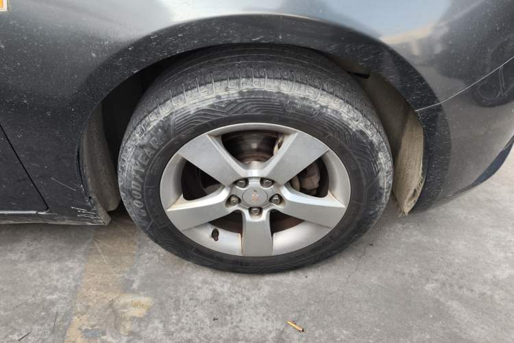 Used Chevrolet Cruze 2013 Hatchback 1.6L Automatic Luxury Model Right Front Wheel Hub