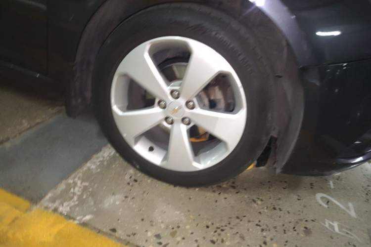 Used Chevrolet Cruze 2013 1.8L SX AT Right Front Wheel Hub