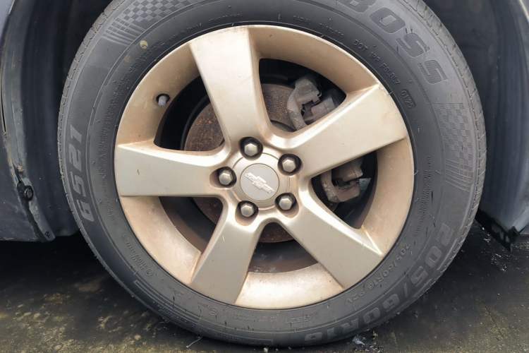 Used Chevrolet Cruze 2013 1.8L SE AT Right Front Wheel Hub