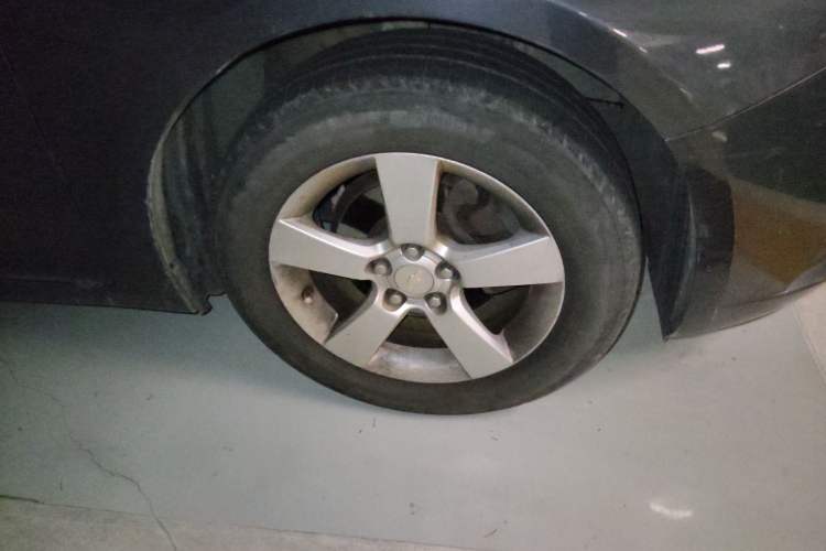 Used Chevrolet Cruze 2013 1.6L SE WTCC Edition MT Right Front Wheel Hub