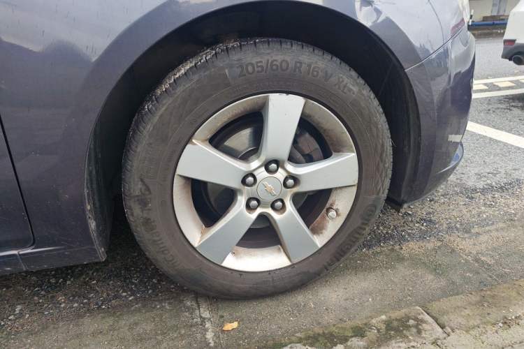Used Chevrolet Cruze 2013 1.6L SE MT Right Front Wheel Hub