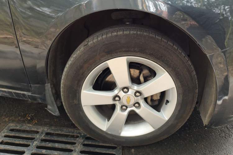 Used Chevrolet Cruze 2013 1.6L SL Grand Edition Manual Transmission Right Front Wheel Hub