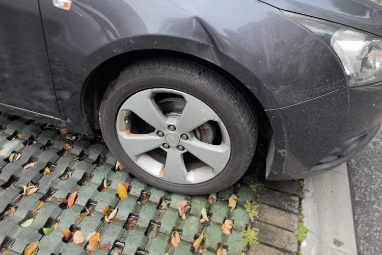 Used Chevrolet Cruze 2013 1.8L SX AT Right Front Wheel Hub