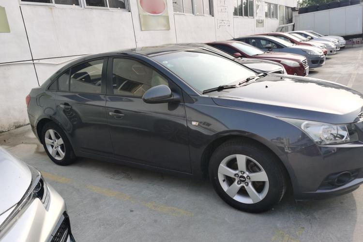 Used Chevrolet Cruze 2013 1.6L SE MT Right Side