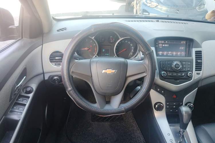 Used Chevrolet Cruze 2013 1.8L SE AT Steering Wheel