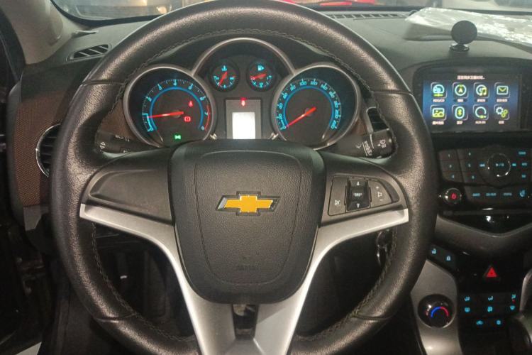 Used Chevrolet Cruze 2013 Hatchback 1.6L Automatic Luxury Model Steering Wheel