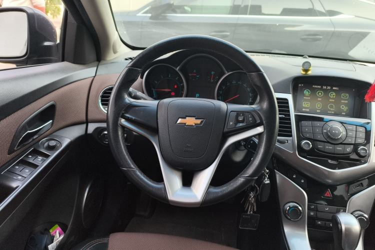 Used Chevrolet Cruze 2013 Hatchback 1.6L Automatic Luxury Model Steering Wheel