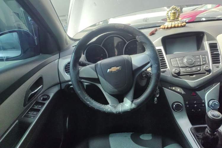 Used Chevrolet Cruze 2013 1.6L SE MT Steering Wheel