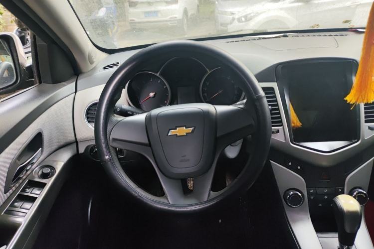 Used Chevrolet Cruze 2013 1.8L SE AT Steering Wheel