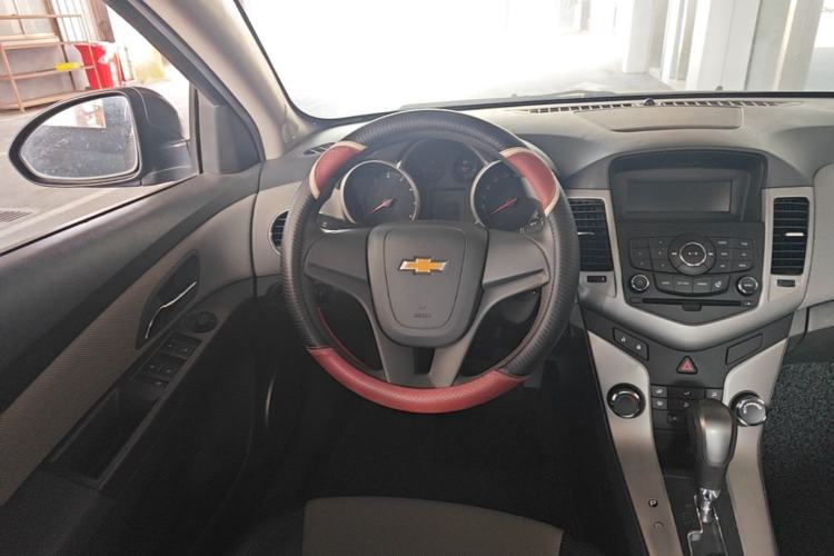 Used Chevrolet Cruze 2013 1.6L SE AT Steering Wheel