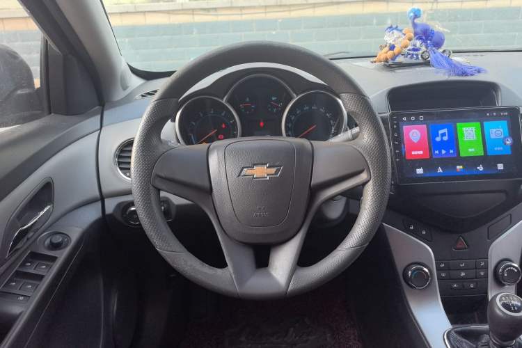 Used Chevrolet Cruze 2013 1.6L SL Sunroof Edition MT Steering Wheel