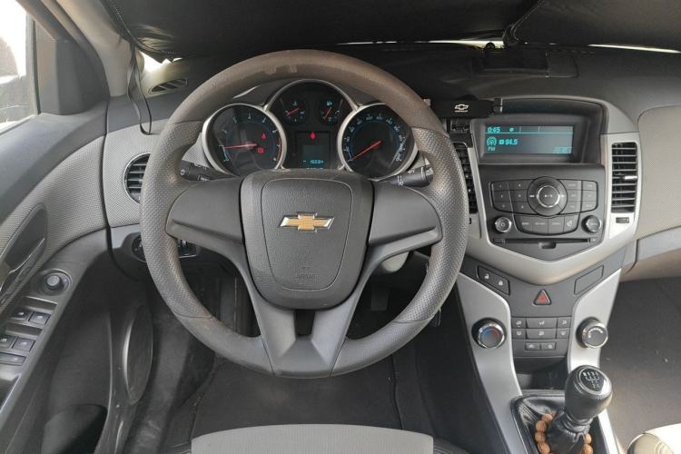 Used Chevrolet Cruze 2013 1.6L SE MT Steering Wheel