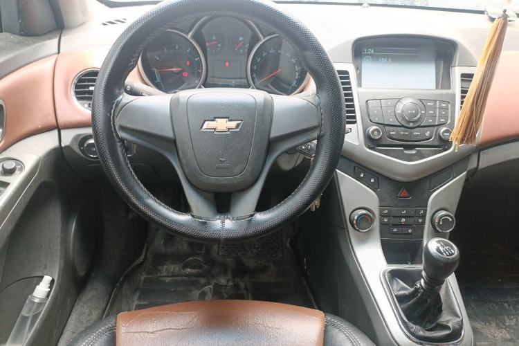 Used Chevrolet Cruze 2013 1.6L SL MT Steering Wheel
