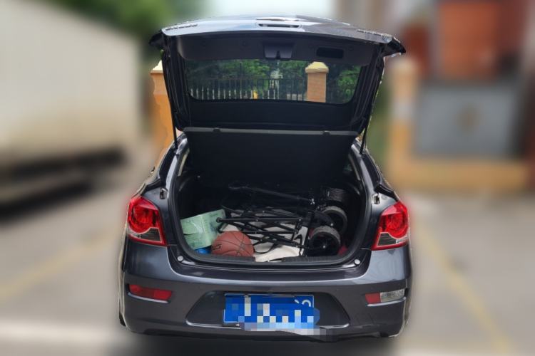 Used Chevrolet Cruze 2013 Hatchback 1.6L Automatic Luxury Model Trunk