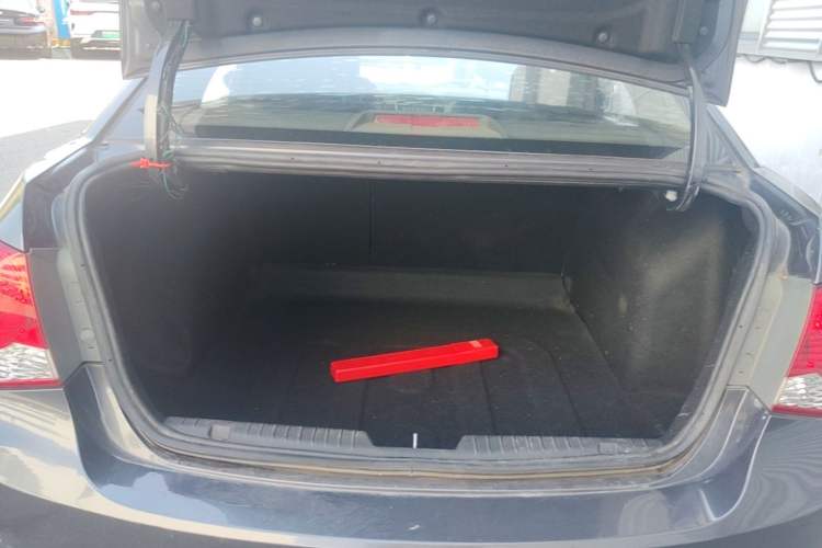 Used Chevrolet Cruze 2013 1.8L SE AT Trunk