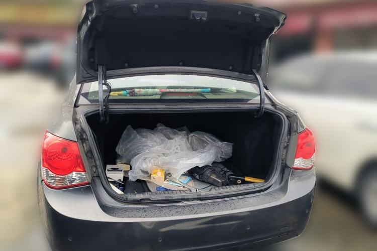 Used Chevrolet Cruze 2013 1.8L SE AT Trunk