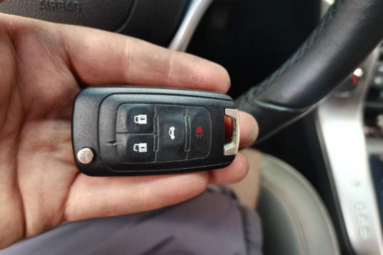 Used Chevrolet Cruze 2013 Hatchback 1.6L Automatic Luxury Model Vehicle Key