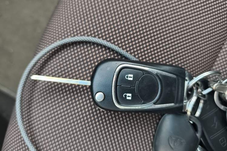 Used Chevrolet Cruze 2013 Hatchback 1.6L Automatic Luxury Model Vehicle Key