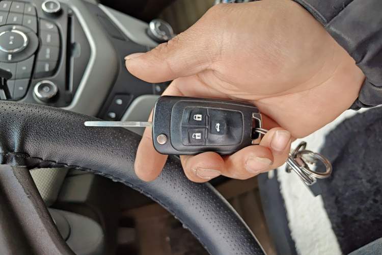 Used Chevrolet Cruze 2013 1.6L SE MT Vehicle Key
