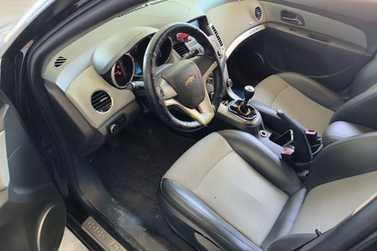 Used Chevrolet Cruze 2013 1.6L SL Grand Edition Manual Transmission Driver Seat