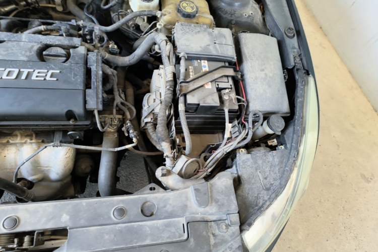 Used Chevrolet Cruze 2013 1.6L SL Grand Edition Manual Transmission Engine Bay Left