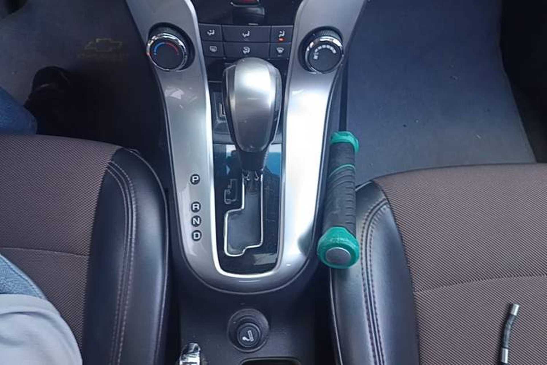 Used Chevrolet Cruze 2013 Hatchback 1.6L Automatic Luxury Model Gear Lever