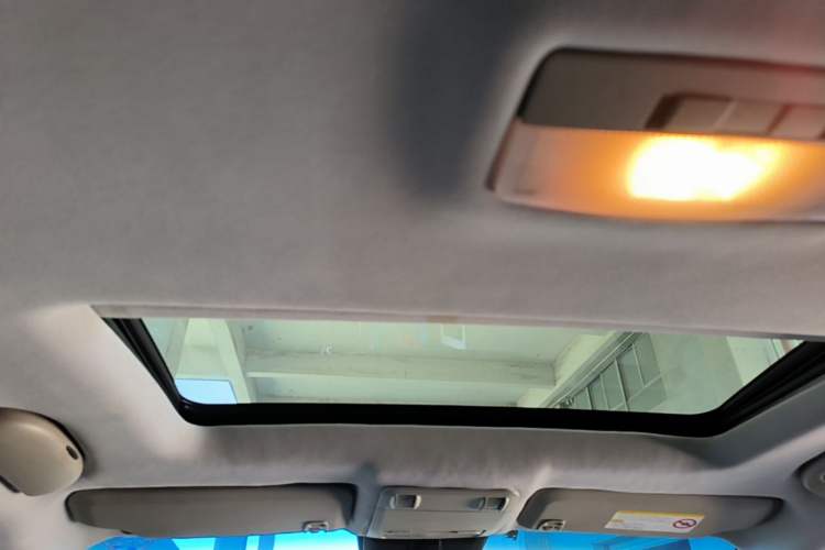 Used Chevrolet Cruze 2013 1.6L SL Grand Edition Manual Transmission Headliner