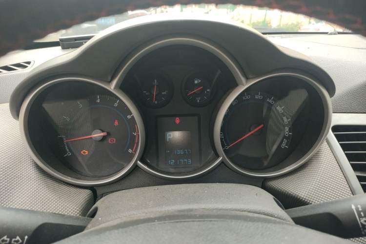 Used Chevrolet Cruze 2013 1.8L SE AT Instrument Cluster