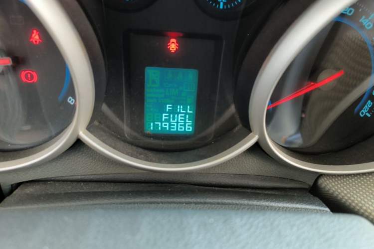 Used Chevrolet Cruze 2013 1.6L SL Grand Edition Manual Transmission Odometer Close Up