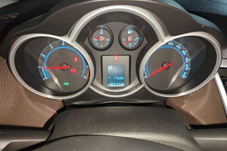 Used Chevrolet Cruze 2013 Hatchback 1.6L Automatic Luxury Model Odometer Close Up