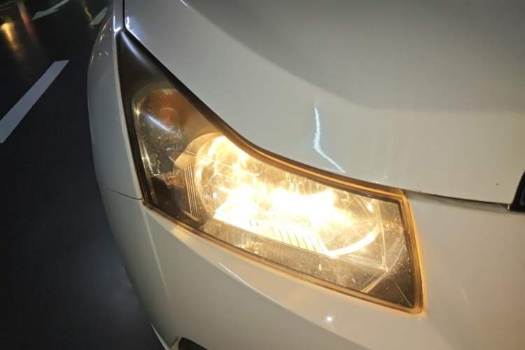 Used Chevrolet Cruze 2013 Hatchback 1.6L Automatic Luxury Model Right Front Headlight