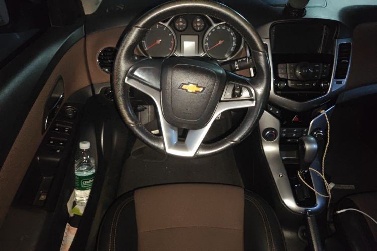 Used Chevrolet Cruze 2013 Hatchback 1.6L Automatic Luxury Model Steering Wheel