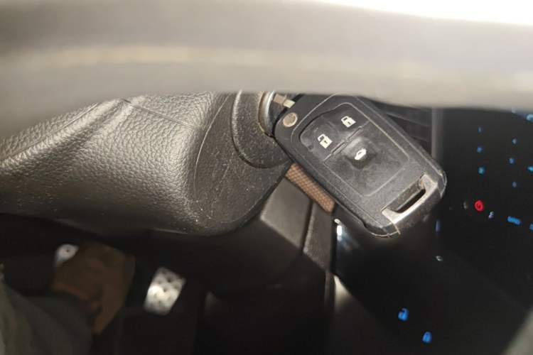 Used Chevrolet Cruze 2013 Hatchback 1.6L Automatic Luxury Model Vehicle Key