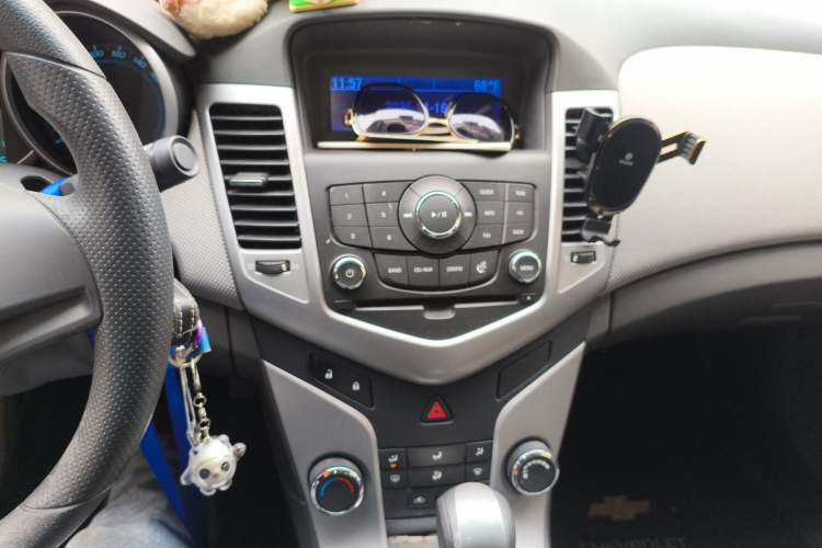 Used Chevrolet Cruze 2013 1.8L SE AT Audio And AC Panel