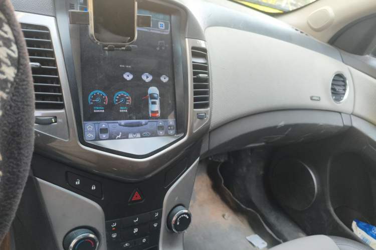 Used Chevrolet Cruze 2013 1.6L SE MT Audio And AC Panel