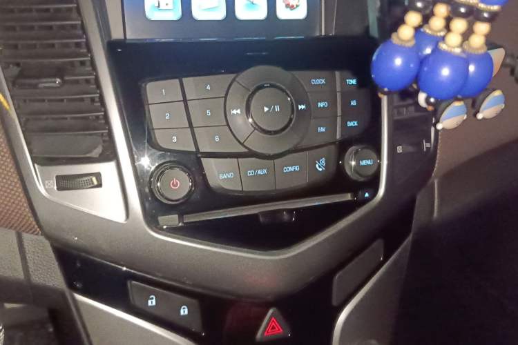 Used Chevrolet Cruze 2013 Hatchback 1.6L Automatic Luxury Model Audio And AC Panel