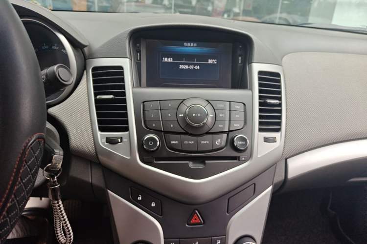 Used Chevrolet Cruze 2013 1.6L SE MT Audio And AC Panel