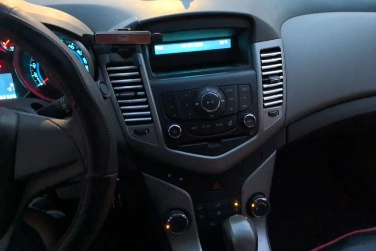Used Chevrolet Cruze 2013 1.6L SL Grand Edition Automatic Audio And AC Panel