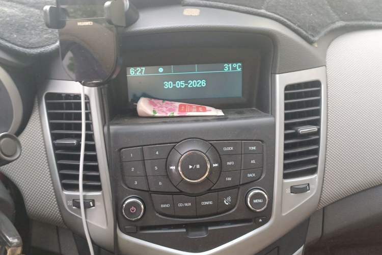 Used Chevrolet Cruze 2013 1.6L SE MT Audio And AC Panel