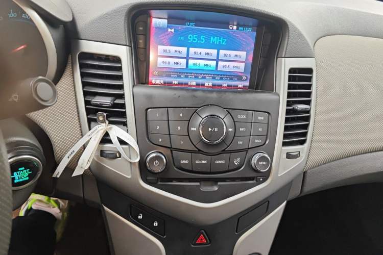 Used Chevrolet Cruze 2013 1.8L SE AT Audio And AC Panel