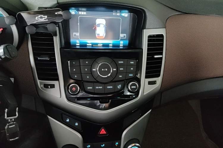 Used Chevrolet Cruze 2013 Hatchback 1.6L Manual Luxury Model Audio And AC Panel