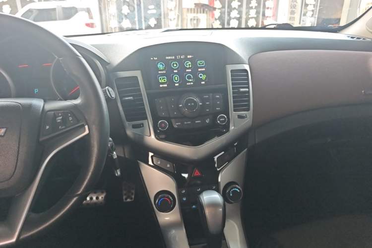 Used Chevrolet Cruze 2013 Hatchback 1.6L Automatic Luxury Model Audio And AC Panel