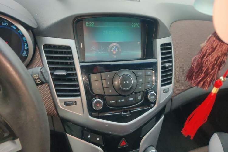 Used Chevrolet Cruze 2013 Hatchback 1.6L Manual Luxury Model Audio And AC Panel