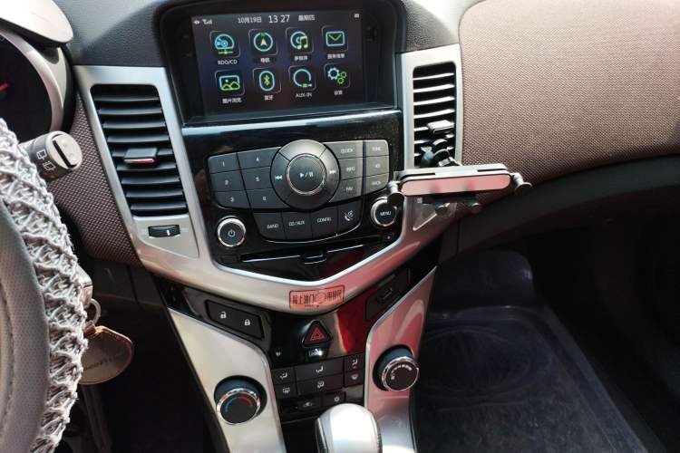 Used Chevrolet Cruze 2013 Hatchback 1.6L Automatic Luxury Model Audio And AC Panel