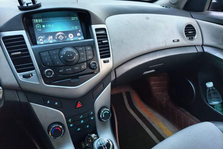 Used Chevrolet Cruze 2013 1.6L SE MT Audio And AC Panel