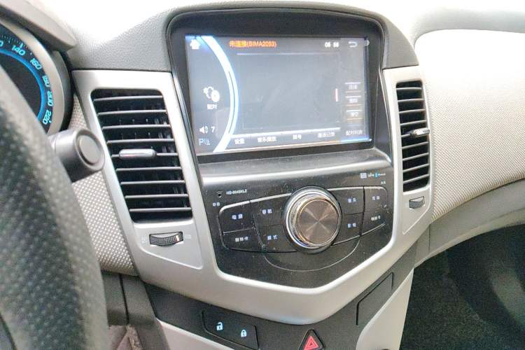 Used Chevrolet Cruze 2013 1.6L SE MT Audio And AC Panel